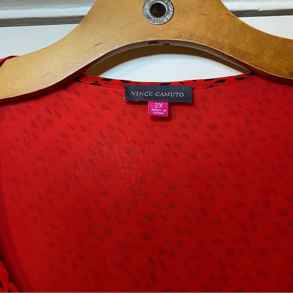 Red Vince Camuto Peephole Blouse size 2X - Picture 3 of 3
